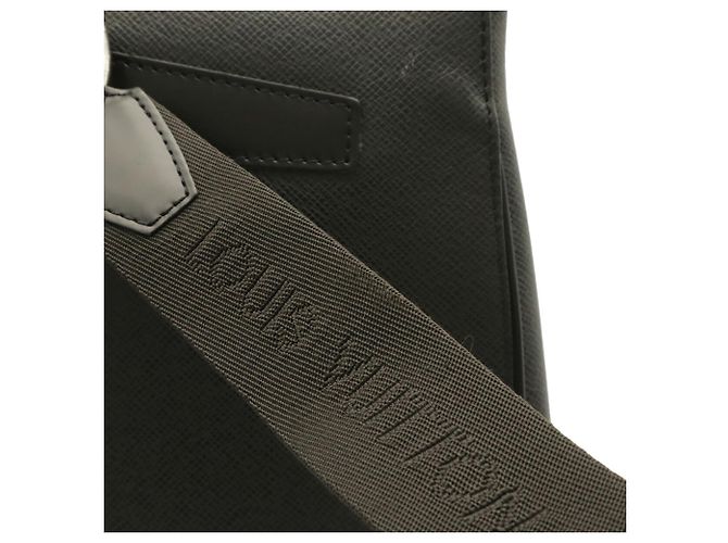 Mochila Louis Vuitton Taiga Cassia Gris - vista 6