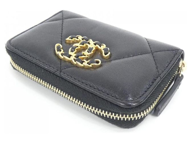 Chanel 19 Coin Case Black Leather - view 3