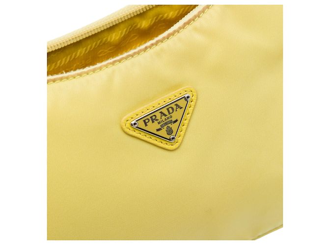 Borsa a tracolla Prada Mini Tessuto Re Edition 2000 Gialla Giallo - vista 5