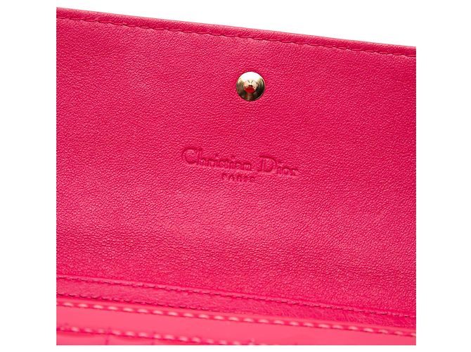 Portefeuille à chaîne Lady Dior en cuir verni rose Cannage de Dior - vue 5