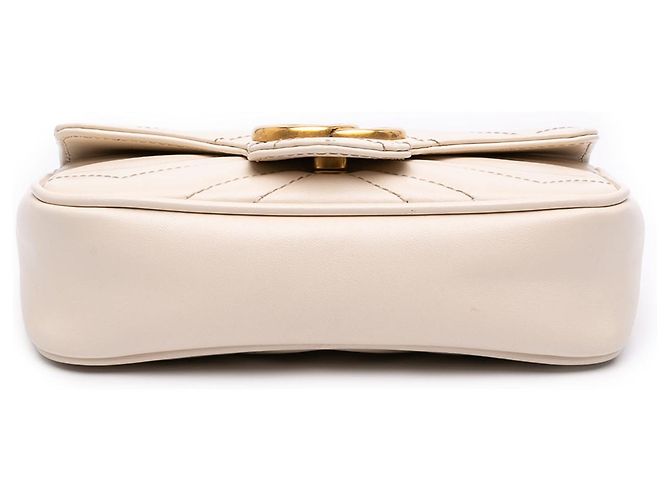 Borsa a tracolla Gucci Mini GG Marmont in pelle di vitello matelassé bianca Bianco - vista 3