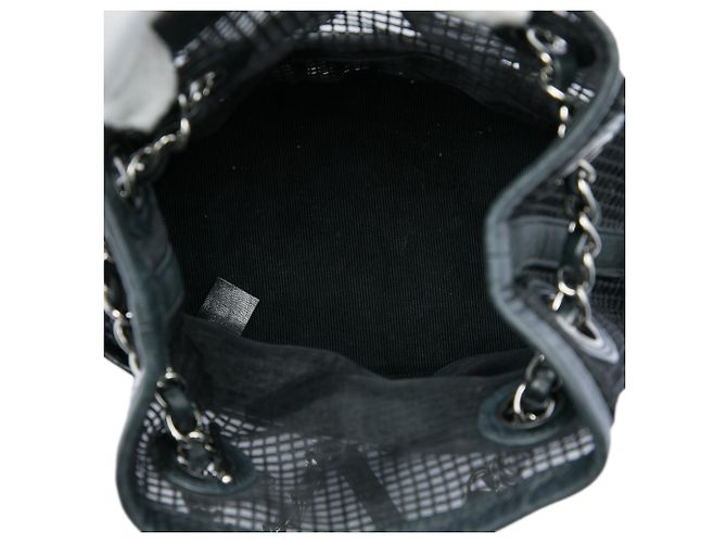 Bolsa Bucket Chanel em malha CC preta e couro de bezerro perfurado Preto - vista 4