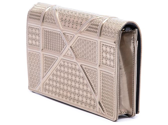 Diorama Wallet on Chain aus gold-metallischem Lackleder mit Microcannage-Muster Dior Golden - Ansicht 2