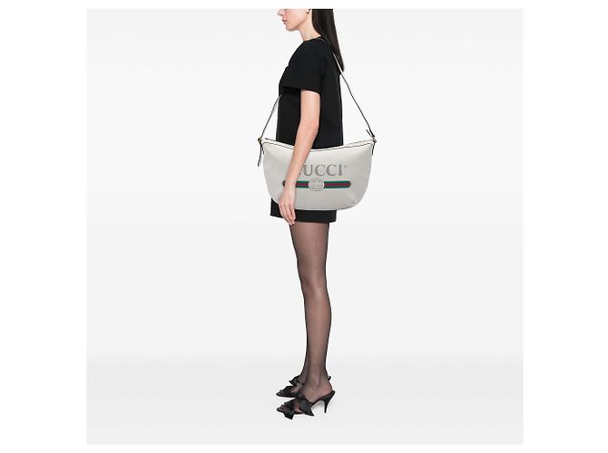 Bolsa tiracolo meia lua Gucci em couro de bezerro granulado branco com logo - vista 5