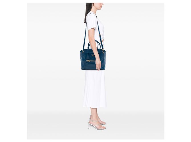 Tote Saco Shopping Prada em couro de bezerro macio azul com bolso frontal - vista 6