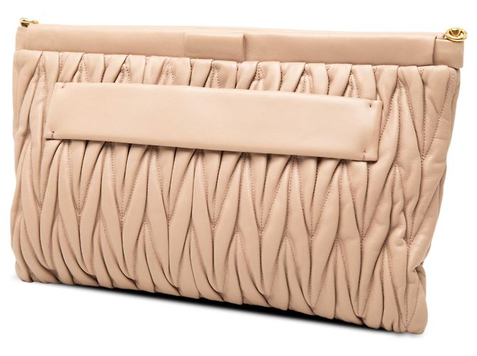 Clutch con cierre de marco Miu Miu en nappa matelassé marrón con correa Castaño Carne - vista 2