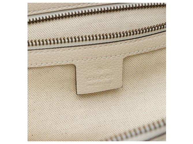 Borsa a tracolla a mezzaluna Gucci in pelle di vitello martellata marrone con logo - vista 5