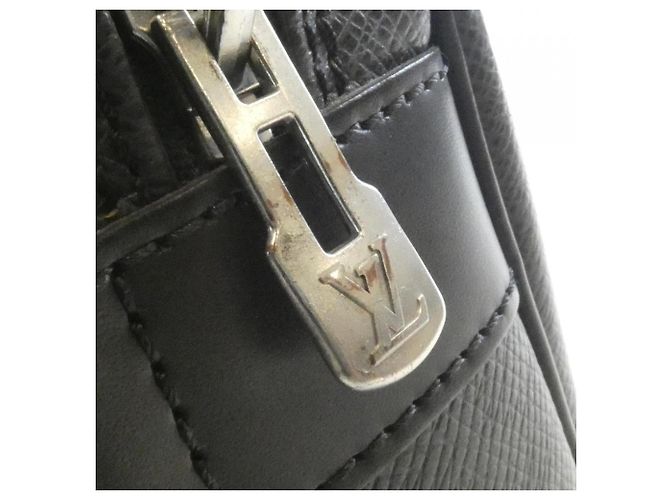 Borsa a tracolla Louis Vuitton Taiga Reporter Grigio - vista 7