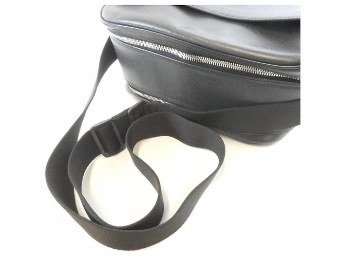 Borsa a tracolla Louis Vuitton Taiga Reporter Grigio - vista 8