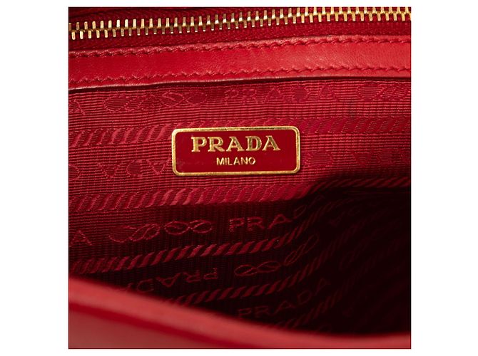 Prada Crossbody-Schultertasche mit Dreiecks-Logo-Plakette Rot - Ansicht 5