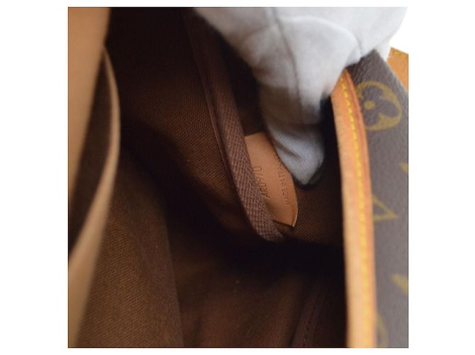 Louis Vuitton Saumur Monogram 35 Marrom - vista 5