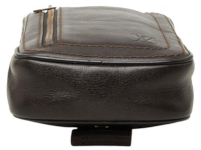 Bolso de cintura Louis Vuitton Utah Siu Marrón oscuro - vista 3