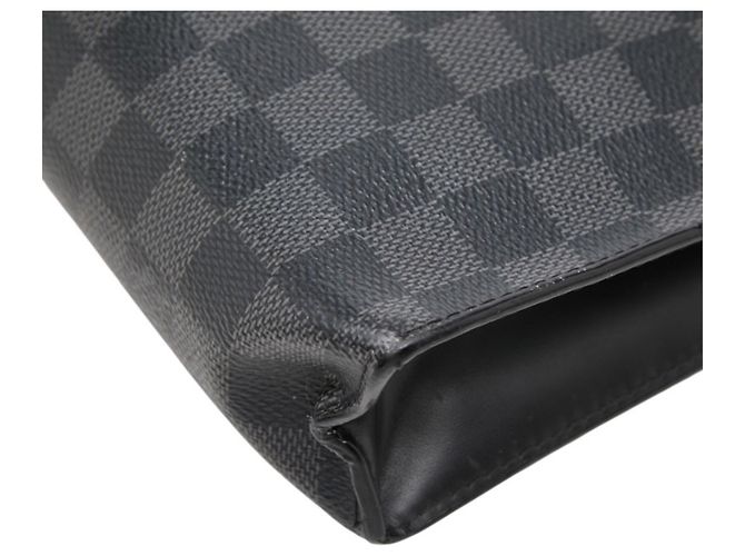 Louis Vuitton Damier Graphite Pochette Voyage MM Negro - vista 4