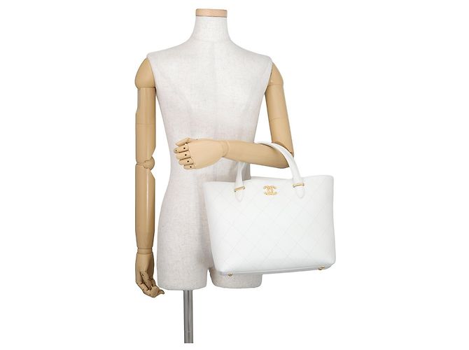 Chanel Matelassé White Tote Bag Weiß - Ansicht 4