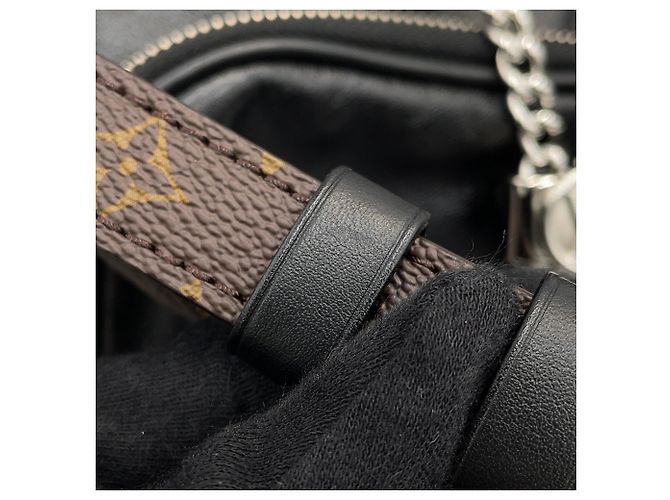 Bolso Louis Vuitton de lambskin negro - vista 13