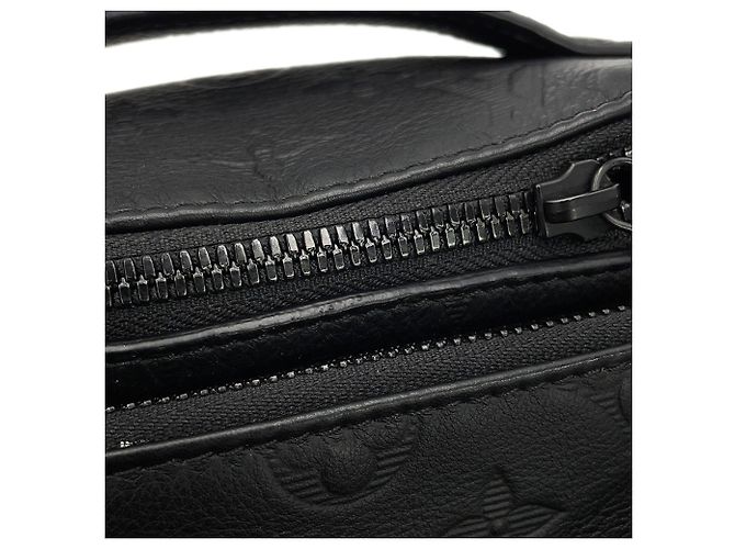 Sac Sling Louis Vuitton Monogram Shadow Noir - vue 13