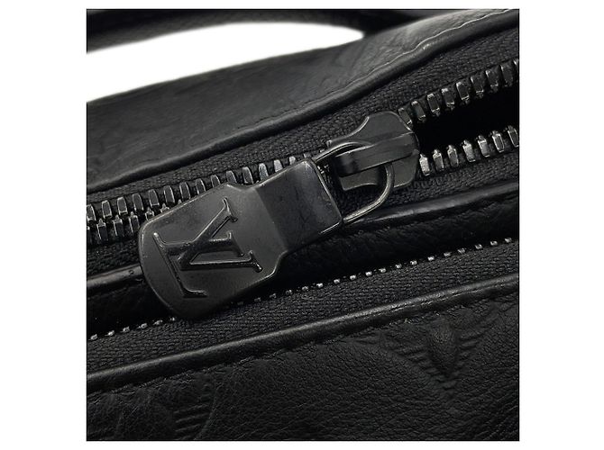 Sac Sling Louis Vuitton Monogram Shadow Noir - vue 14