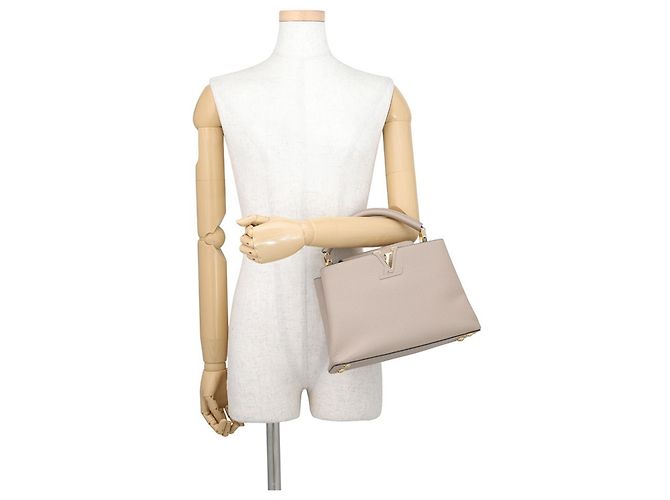 Borsa Louis Vuitton Capucines BB Beige - vista 4