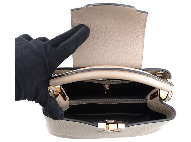 Borsa Louis Vuitton Capucines BB Beige - vista 6