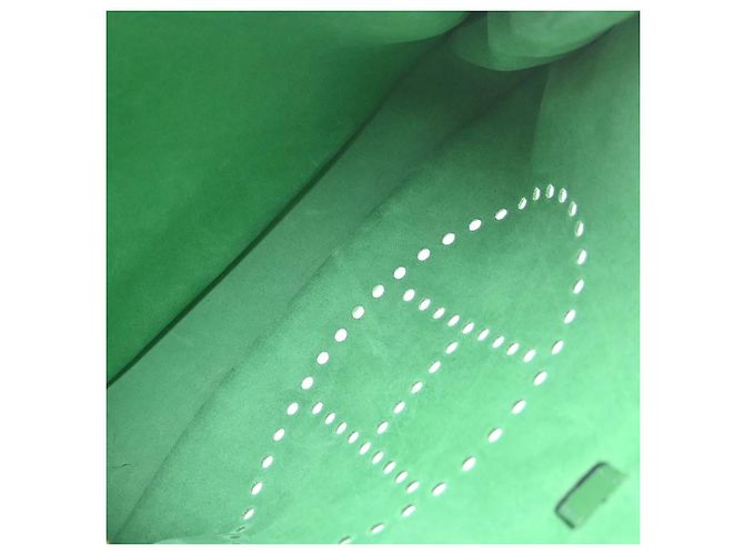Hermès Borsa Hermes Evelyne Gen III Courchevel PM Verde - vista 3