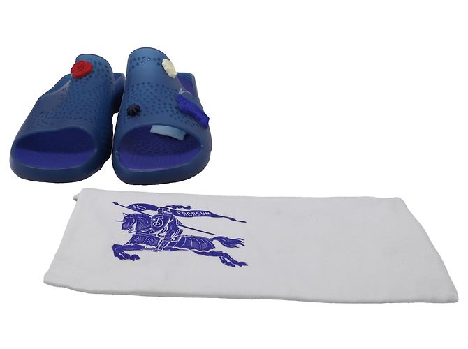Sandali slide Burberry in gomma blu con ciondolo Stingray - vista 6
