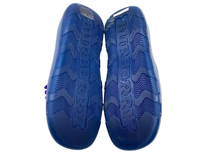 Sandali slide Burberry in gomma blu con ciondolo Stingray - vista 8