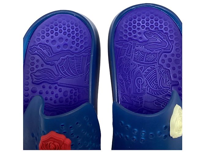 Sandali slide Burberry in gomma blu con ciondolo Stingray - vista 9