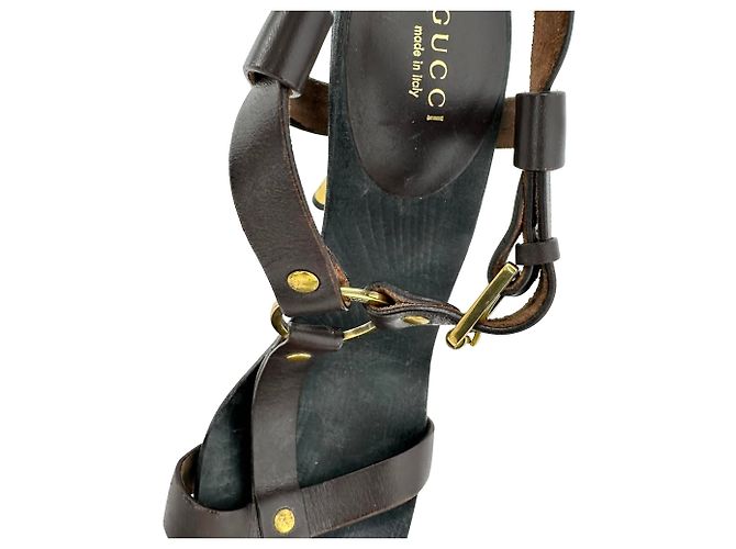Sandali con tacco Gucci Kylie T-Strap in pelle marrone Rosso - vista 12