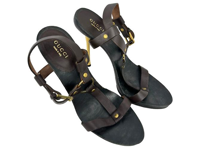 Sandali con tacco Gucci Kylie T-Strap in pelle marrone Rosso - vista 9