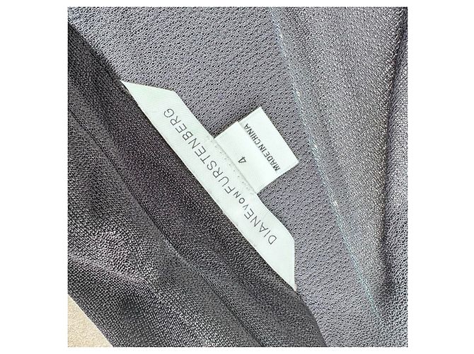 Vestido midi envelope Diane Von Furstenberg em viscose cinza - vista 4