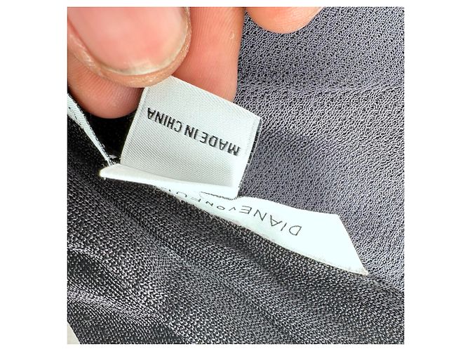Vestido midi envelope Diane Von Furstenberg em viscose cinza - vista 6