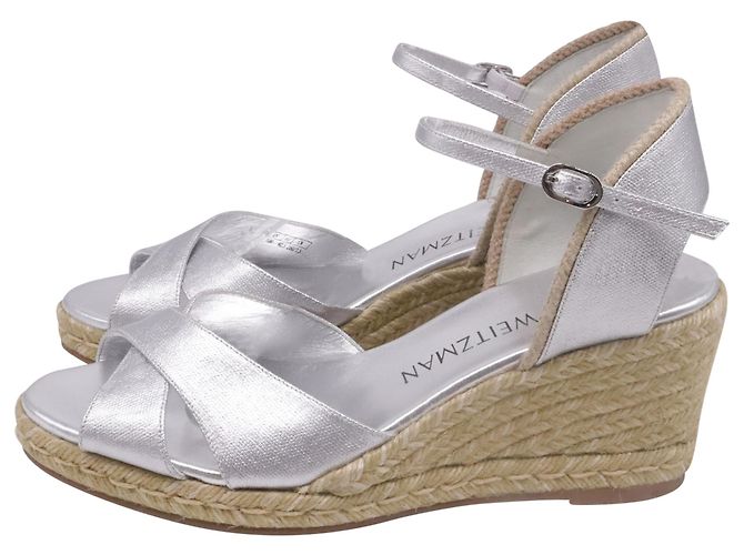 Stuart Weitzman Mirela II Espadrille Wedge em couro prateado Prata Metálico - vista 4