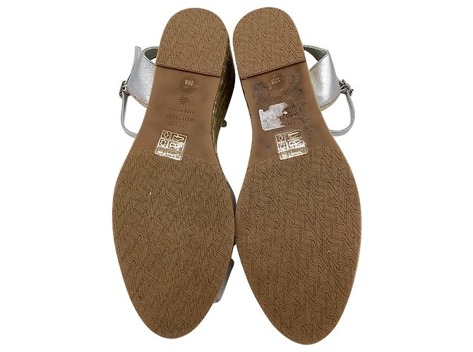 Stuart Weitzman Mirela II Espadrille Wedge em couro prateado Prata Metálico - vista 7