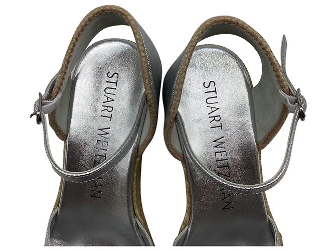 Stuart Weitzman Mirela II Espadrille Wedge em couro prateado Prata Metálico - vista 8