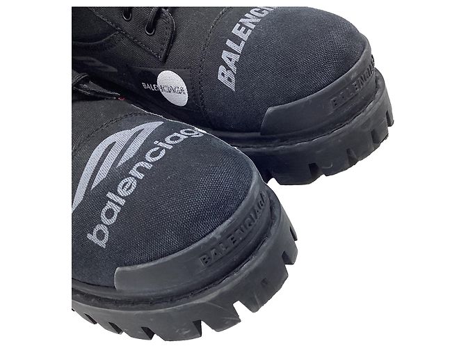 Balenciaga Strike Combat Boots aus schwarzer Baumwolle - Ansicht 12