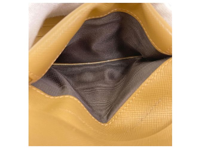 Cartera Prada de piel beige con tres pliegues - vista 10