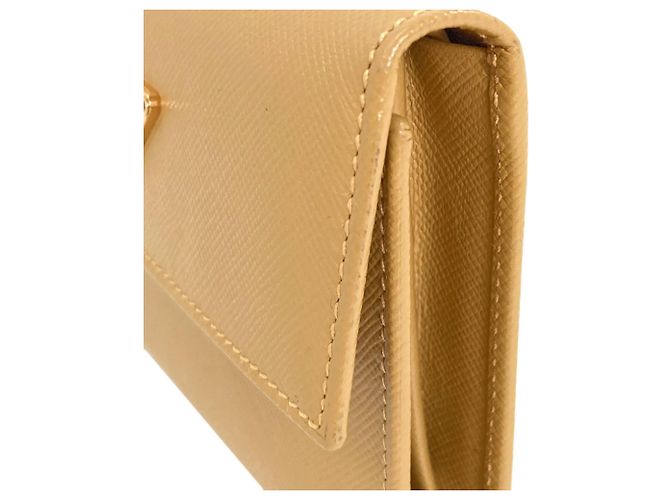 Cartera Prada de piel beige con tres pliegues - vista 11