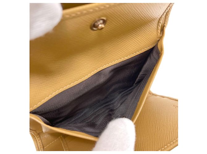 Cartera Prada de piel beige con tres pliegues - vista 6