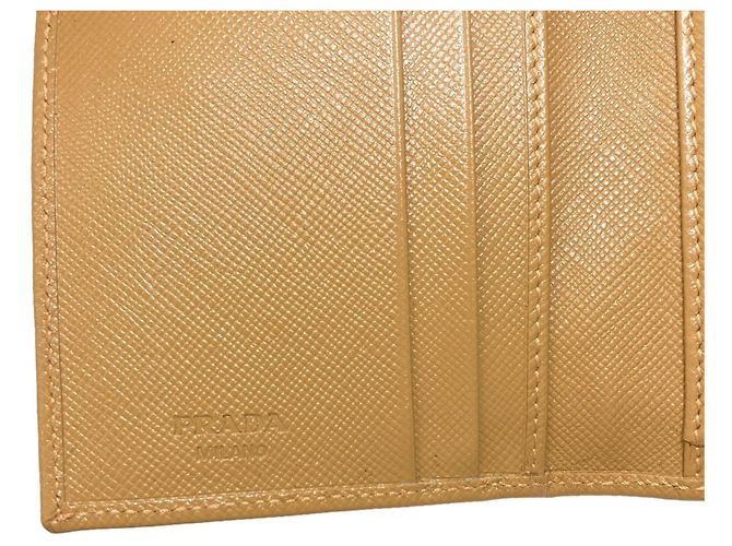 Cartera Prada de piel beige con tres pliegues - vista 7