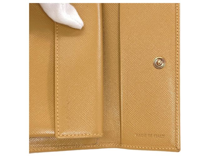 Cartera Prada de piel beige con tres pliegues - vista 8