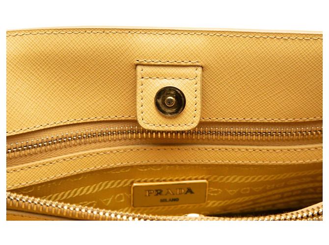 Borsa a mano/Borsa a tracolla Prada Galleria con placca logo triangolare Giallo - vista 6