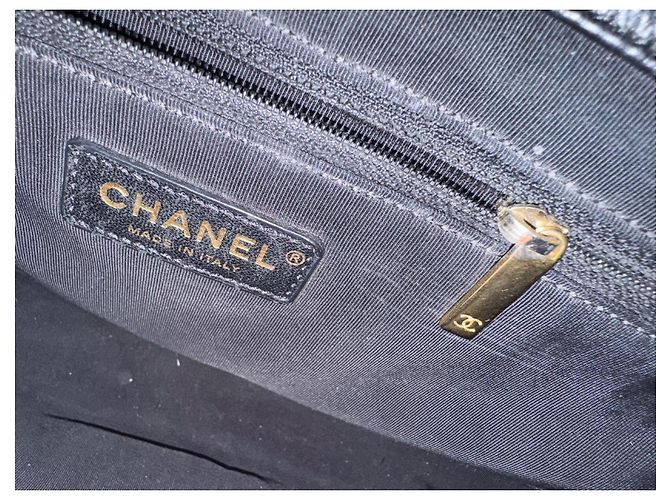 Borsa a mano Chanel in pelle nera trapuntata con chiusura CC Nero - vista 4