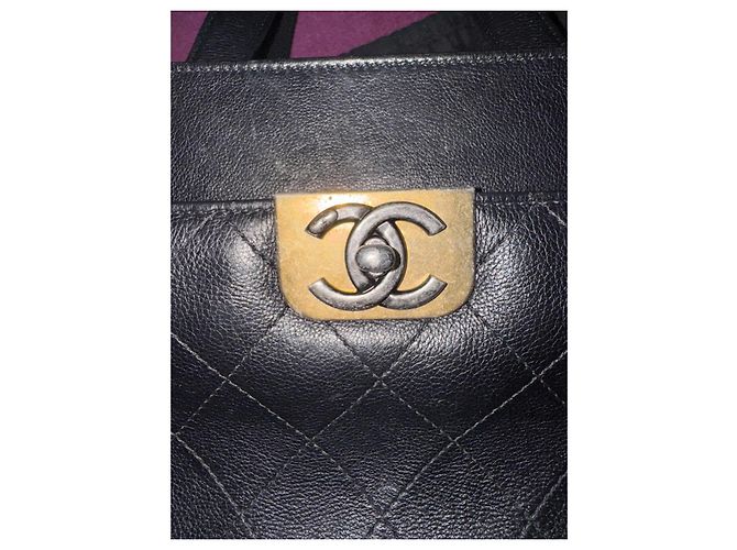 Borsa a mano Chanel in pelle nera trapuntata con chiusura CC Nero - vista 8