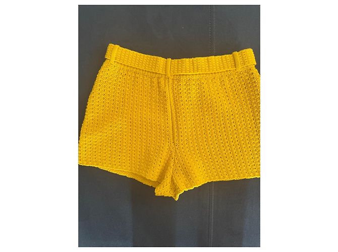 Chanel Short en maille jaune avec ceinture - vue 2