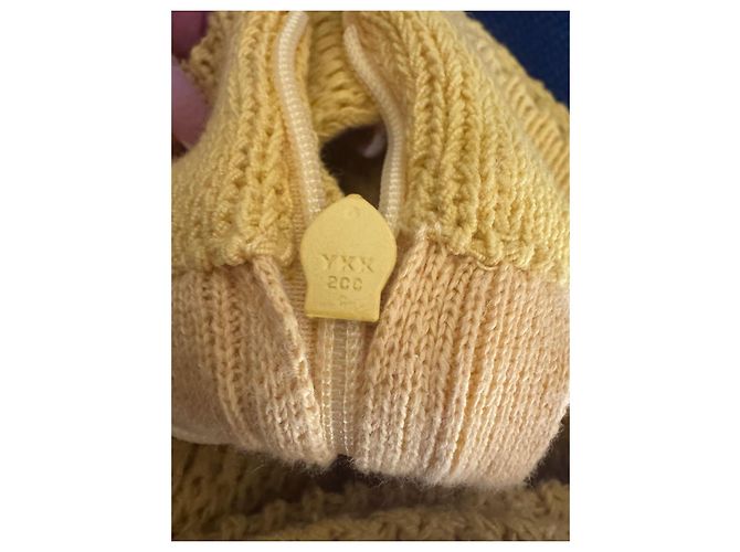 Chanel Short en maille jaune avec ceinture - vue 4