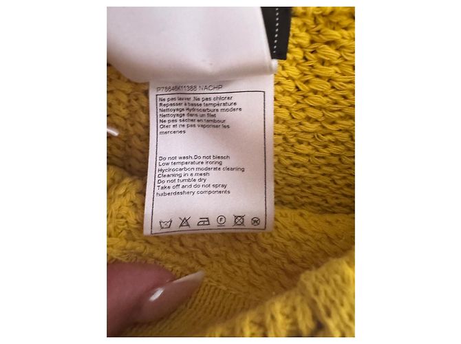 Chanel Short en maille jaune avec ceinture - vue 6