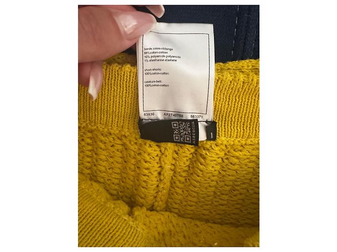 Chanel Short en maille jaune avec ceinture - vue 7