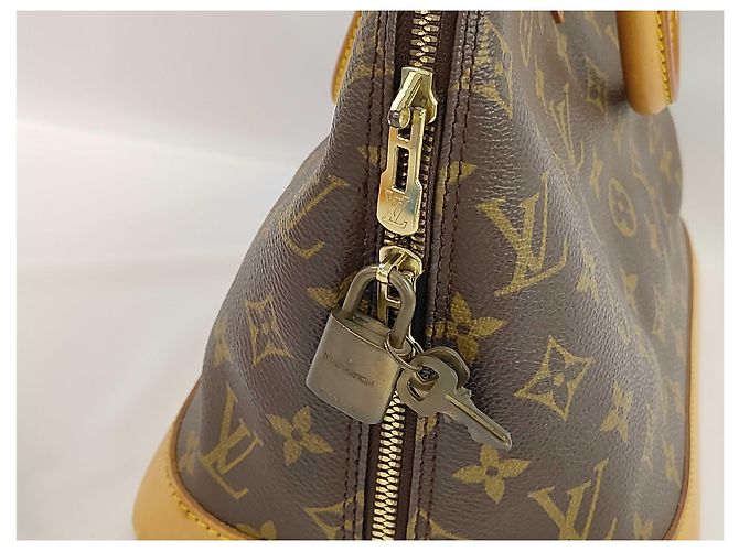 Louis Vuitton Alma Monogram Canvas MM Marron - vue 6
