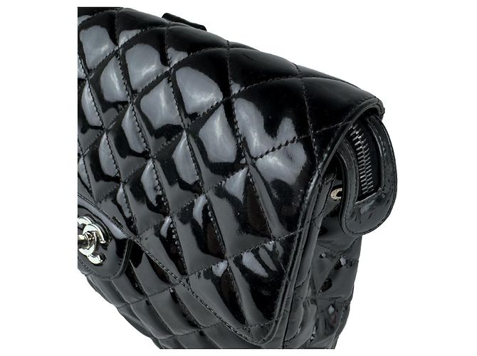 Mochila Chanel em couro envernizado preto - vista 6