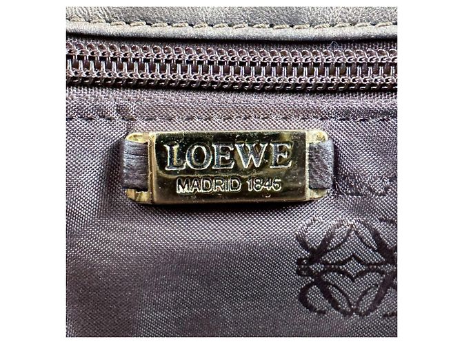 Loewe Schultertasche aus metallic-braunem Leder - Ansicht 11
